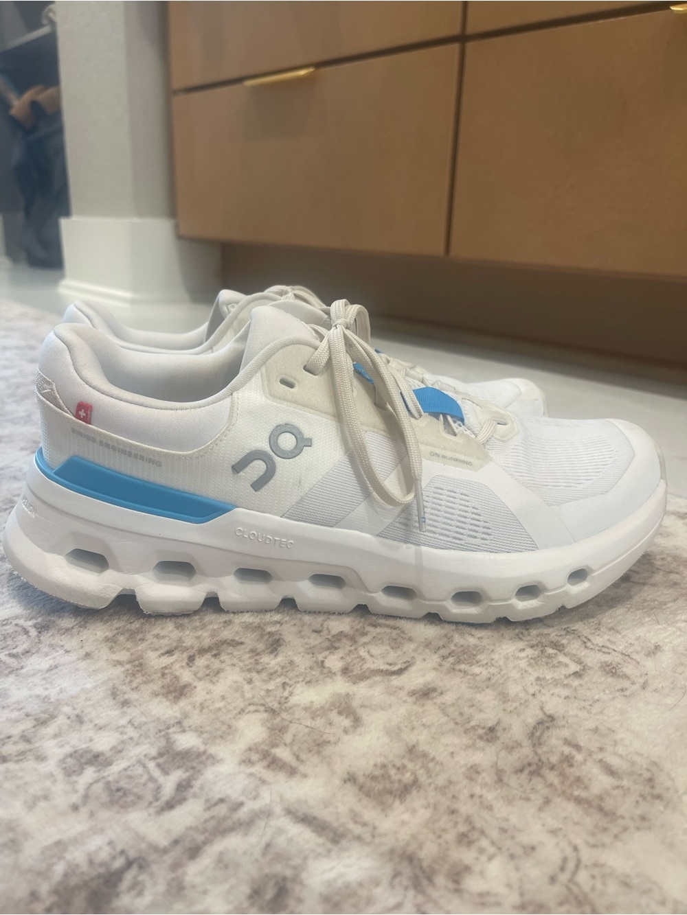 On Cloudrunner 2 Women’s Running Shoes White/Horizon – Size 9.5